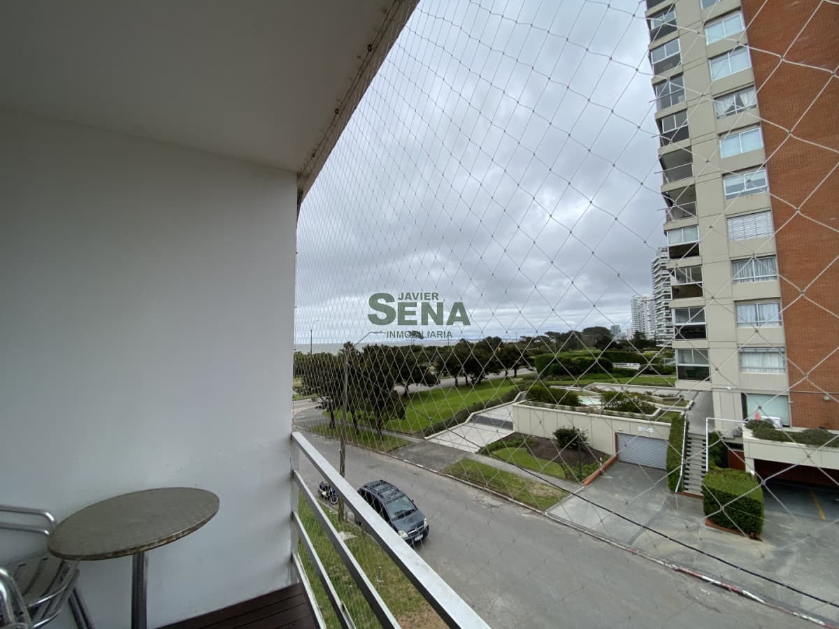 Venta de apartamento en la Mansa, 2 dormitorios, 2 baños, balcon en rambla.