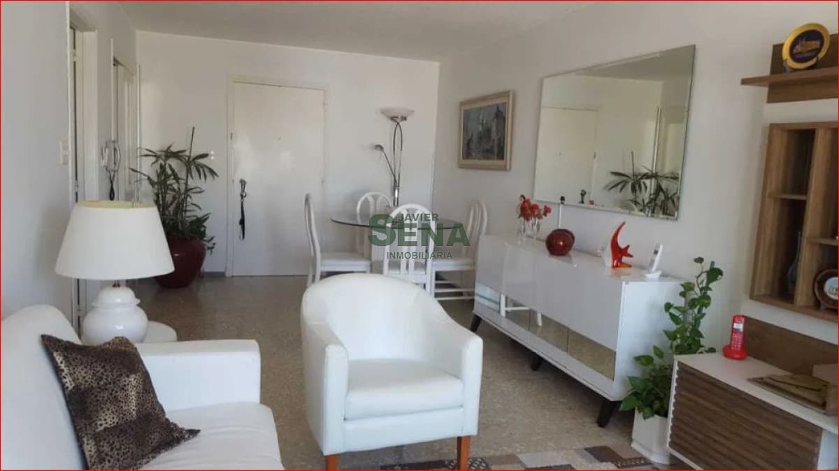 Venta y alquiler de apart. en la Roosevelt, 2 dormit, 2 baños, con servicios.