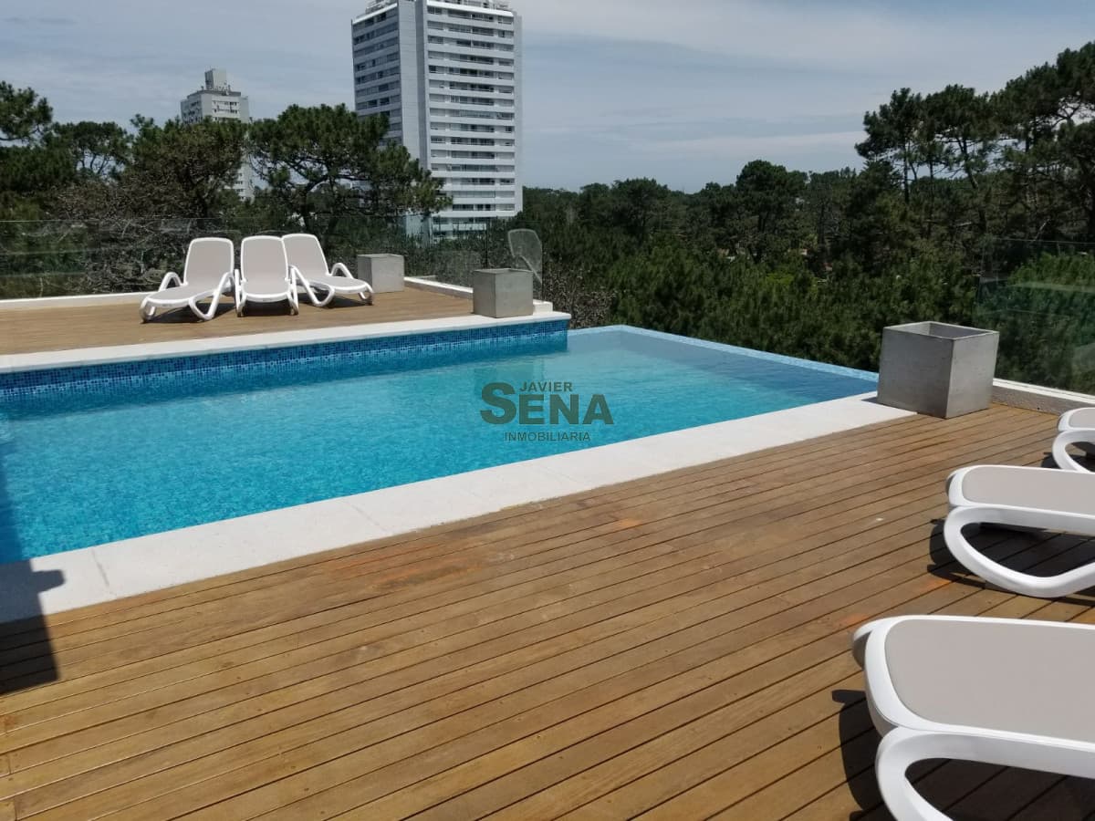 Alquiler de apartamento en la Roosevelt, 1 dormitorio y medio, baño, con servicios.