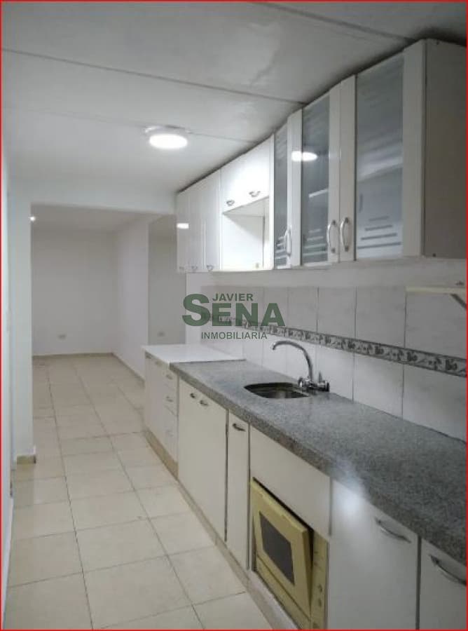 Venta de apart. centro de Maldonado, 4 dormiorios, 1 baño, estacionamiento.