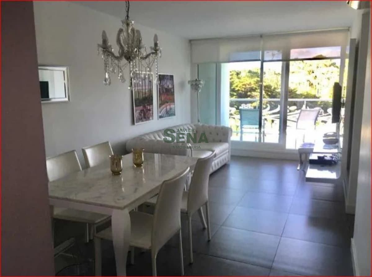 Venta y alquiler de apart. en la Roosevelt, 2 dormit, 2 baños, con servicios.