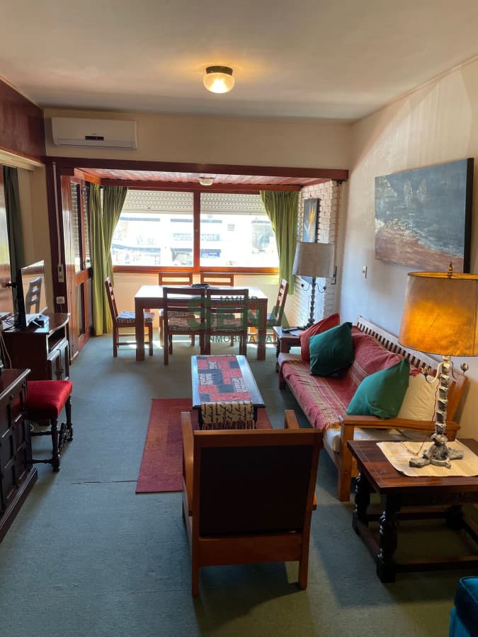 Venta de apartamento Brava, 2 dormitorios, baño, balcon, garaje, cerca del mar.
