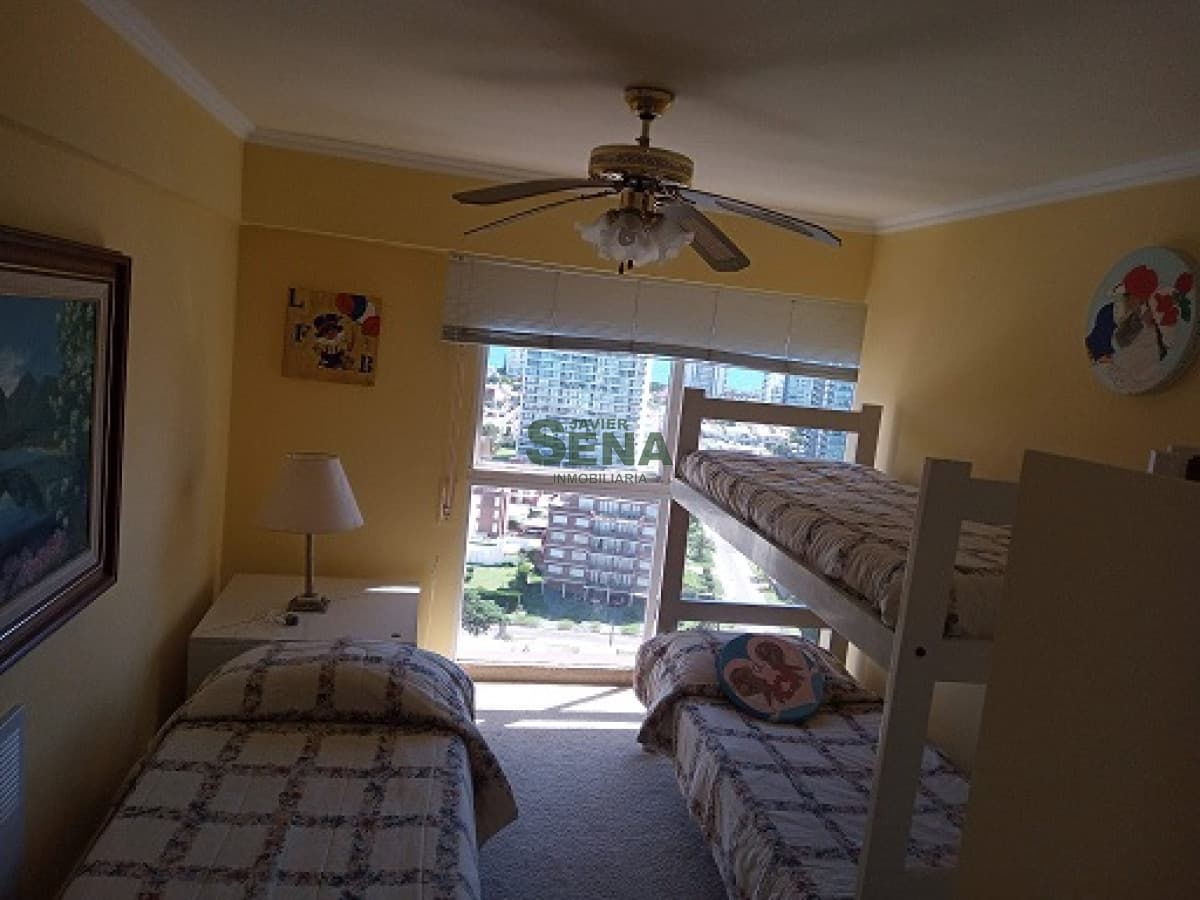 Alquiler apart. en la Brava,  2 dormi, 2 baños, vista al mar, con servicios.