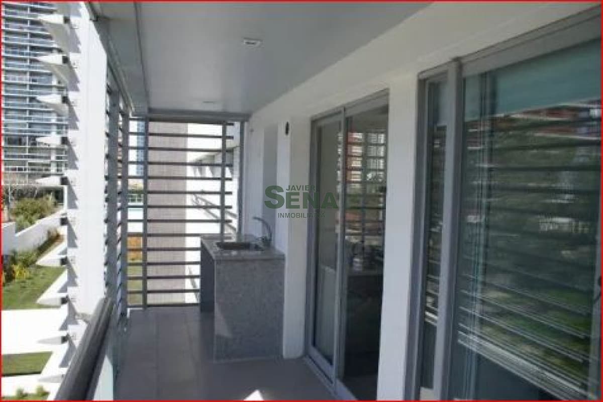 Venta de apart en la Mansa, 2 dormitorios, 2 baños, piscina, mas servicios.