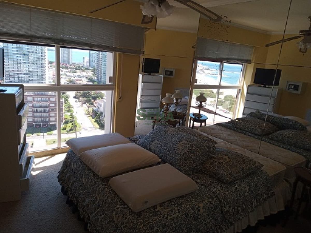 Alquiler apart. en la Brava,  2 dormi, 2 baños, vista al mar, con servicios.