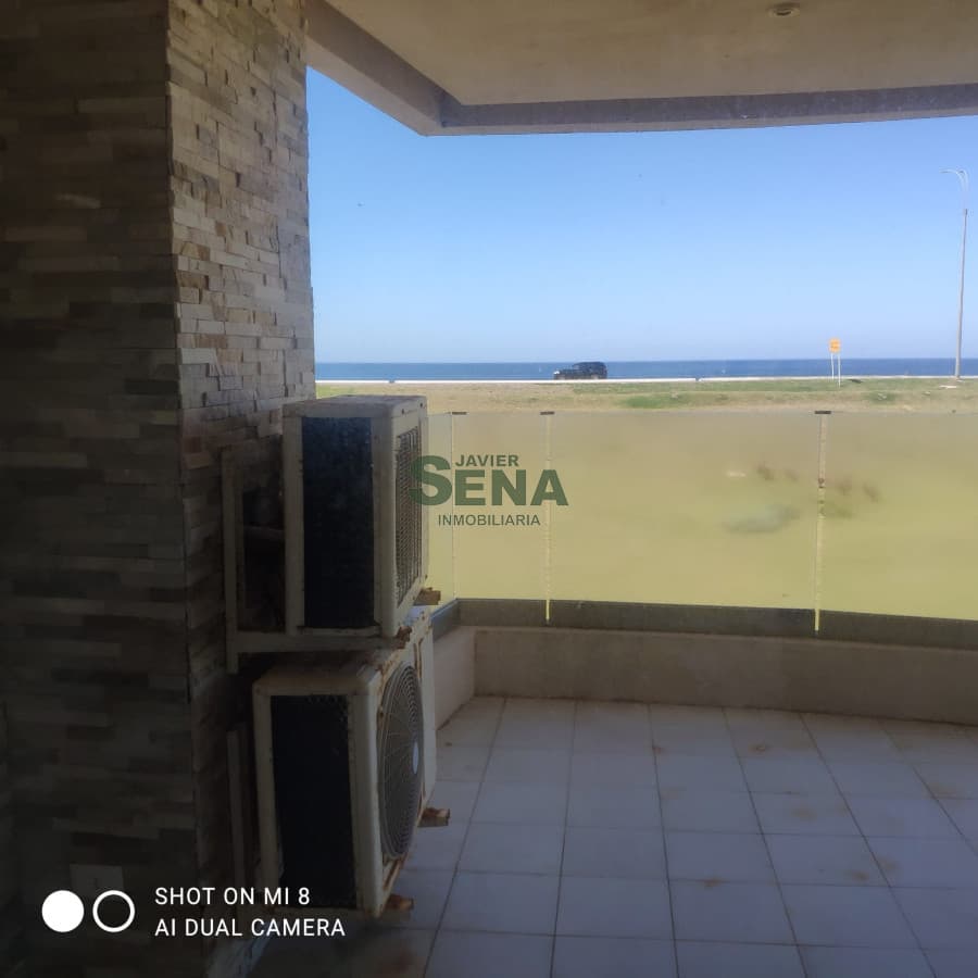 Alquiler y venta de apartamento en la Mansa, 2 dormitorios, 3 baños, piscina, frente al mar.