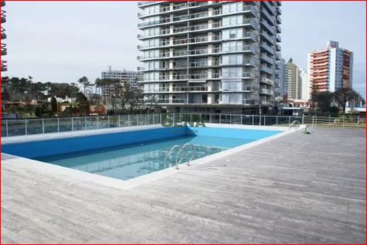 Venta de apart en la Mansa, 2 dormitorios, 2 baños, piscina, mas servicios.