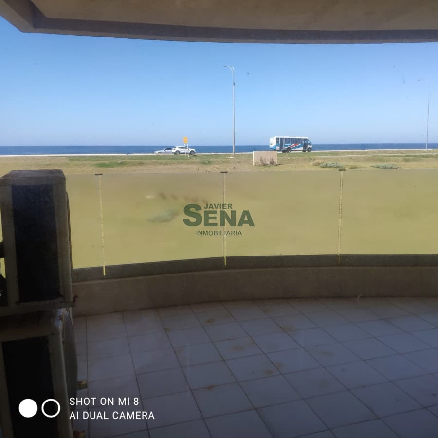 Alquiler y venta de apartamento en la Mansa, 2 dormitorios, 3 baños, piscina, frente al mar.