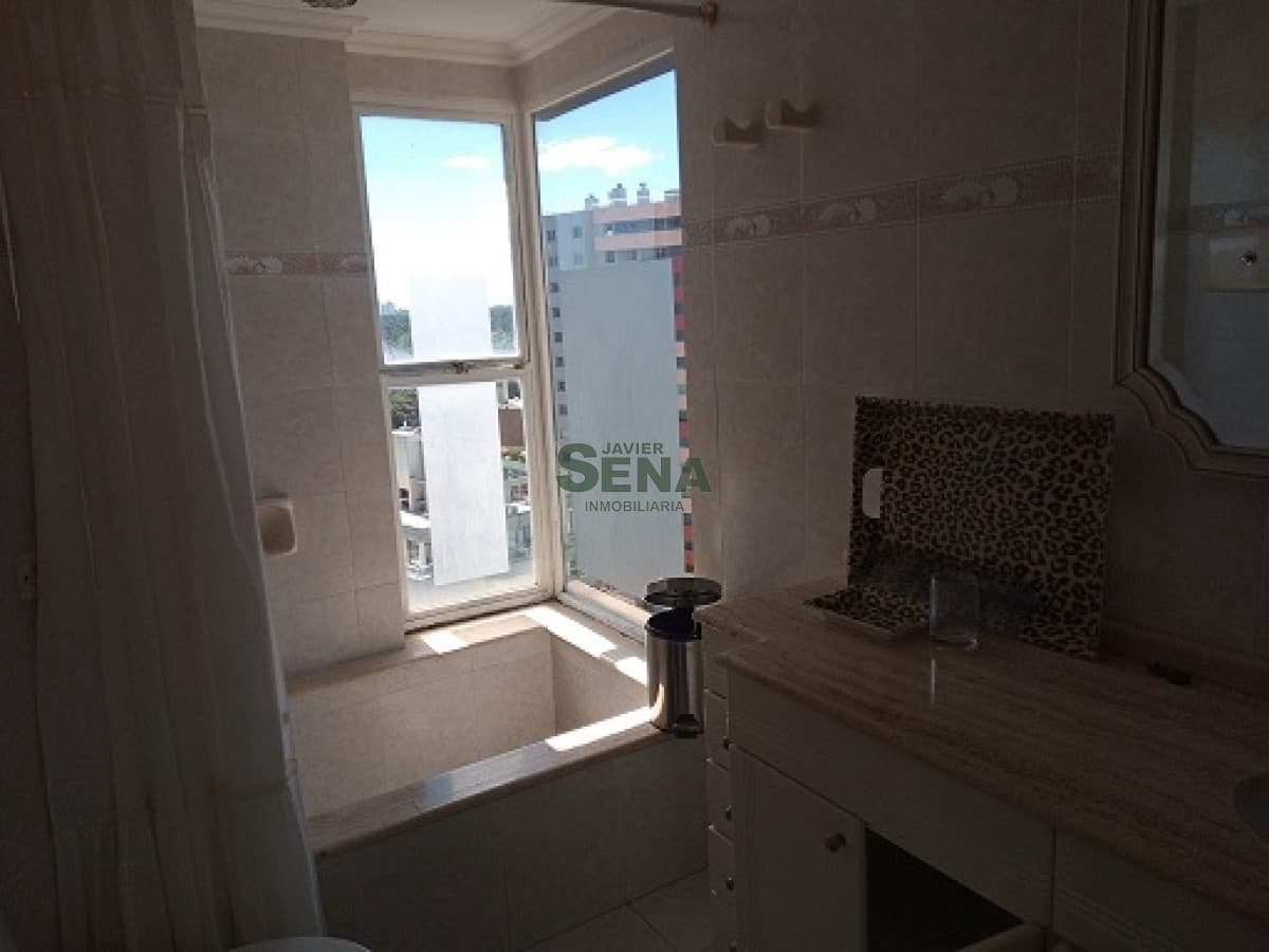 Alquiler apart. en la Brava,  2 dormi, 2 baños, vista al mar, con servicios.
