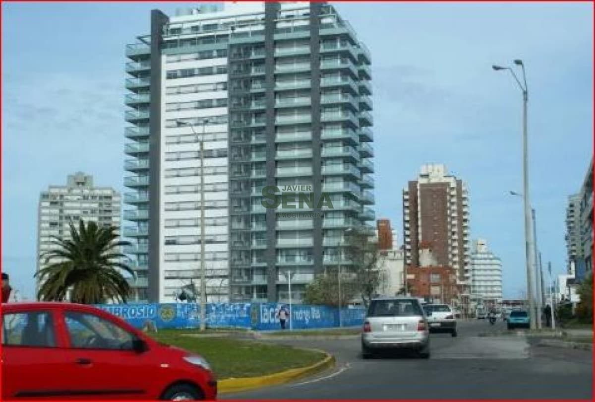 Venta de apart en la Mansa, 2 dormitorios, 2 baños, piscina, mas servicios.