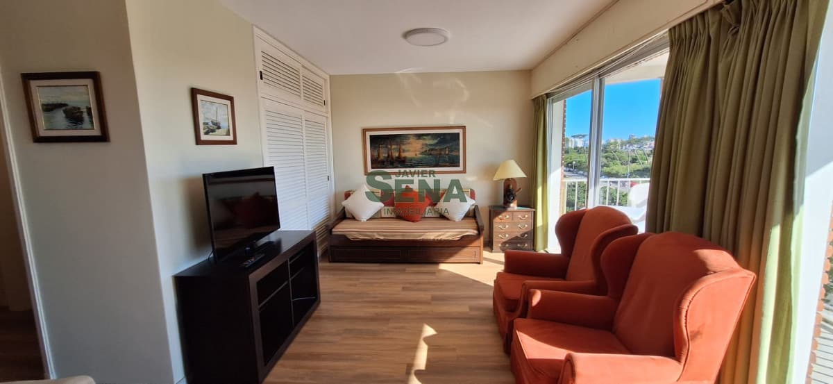 Alquiler de apartamento en la Mansa, 2 dormitorios, baño, cerca del mar.