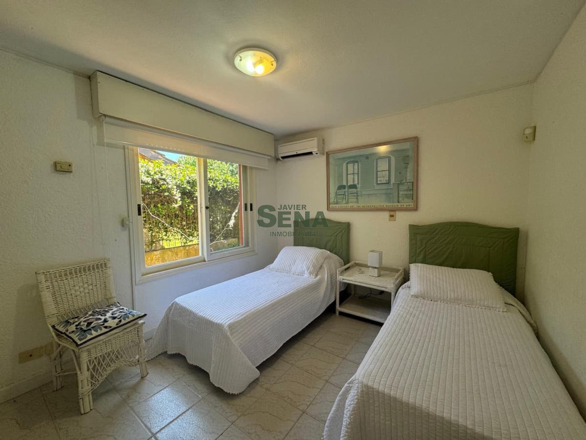 Alquiler y venta amplia casa en San Rafael, 4 dormitorios, 4 baños, playa Brava