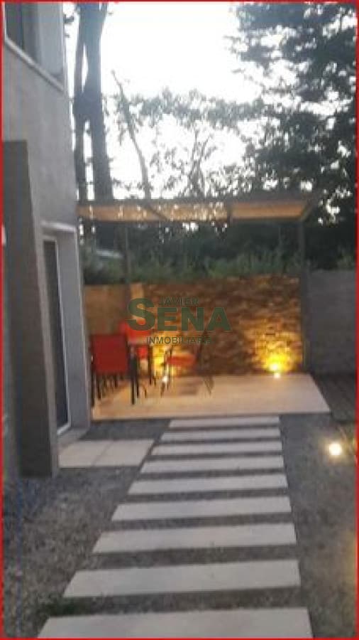Alquiler casa Mansa, 5 dormit., 4 baños, piscina, lindo parque cerca del mar.
