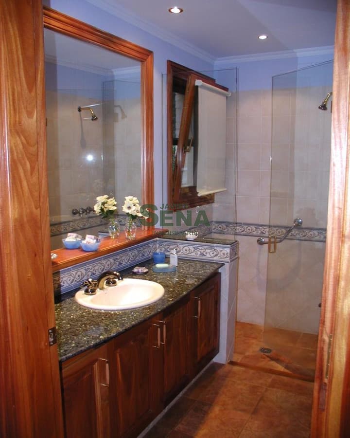 Alquiler de casa en Portezuelo, 4 dormitorios, 4 baños, a 100 mts. del mar.