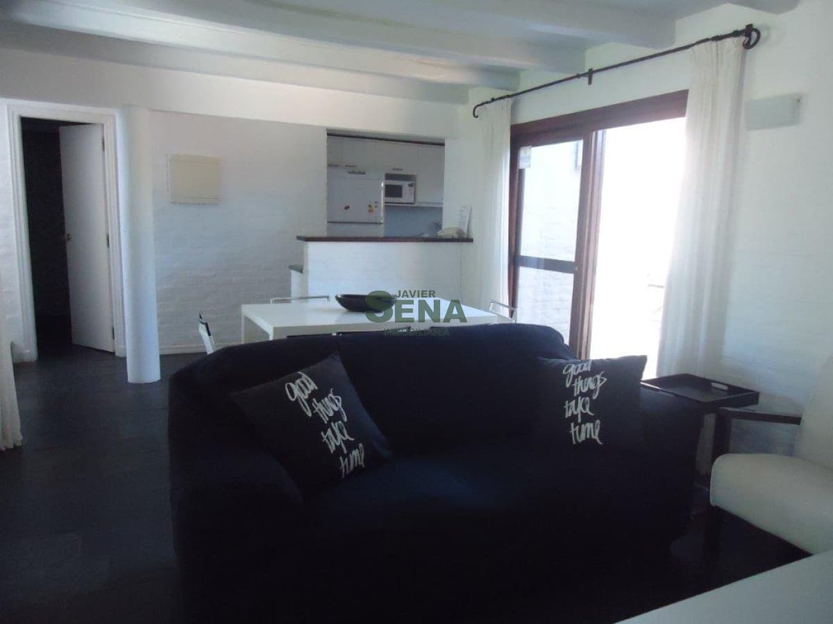 Venta de casa en Pinares, 2 dormitorios, 2 baño, cerca del mar.