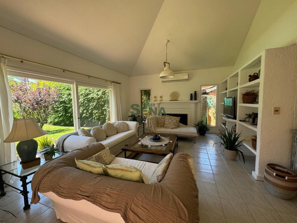 Alquiler y venta amplia casa en San Rafael, 4 dormitorios, 4 baños, playa Brava