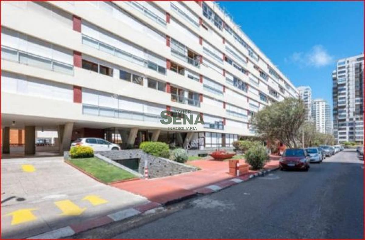 Venta de apartamento Brava, 2 dormitorios, baño, balcon, garaje, cerca del mar.