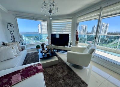 OPORTUNIDAD Apartamento en venta 3 suites playa mansa torre de categoria Punta del Este  -