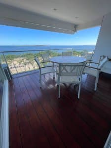 OPORTUNIDAD APARTAMENTO FRENTE AL MAR DE 3 DORMITORIOS EN PLAYA MANSA  -