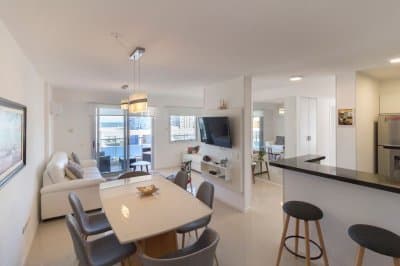 Moderno Apartamento de 2 Dormitorios en Aidy Grill, Punta del Este.   -