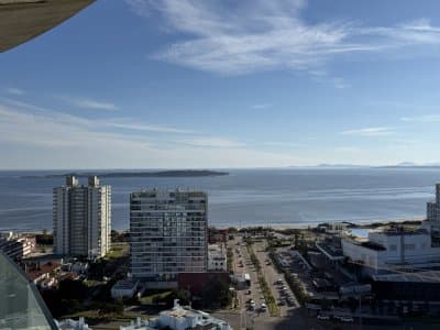 Apartamento en alquiler temporario y venta Playa Mansa 2 dormitorios  -