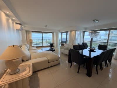 Apartamento 3 dormitorios  playa mansa, todos los servicios   -