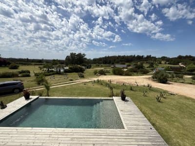 Excelente casa en venta y alquiler temporal en Manantiales  -