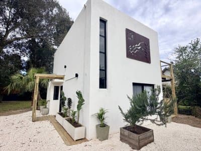 OPORTUNIDAD CASA RECILADA CON 3 DORMTORIOS EN LA BARRA, EL TESORO EXCELENTE UBICACION  -