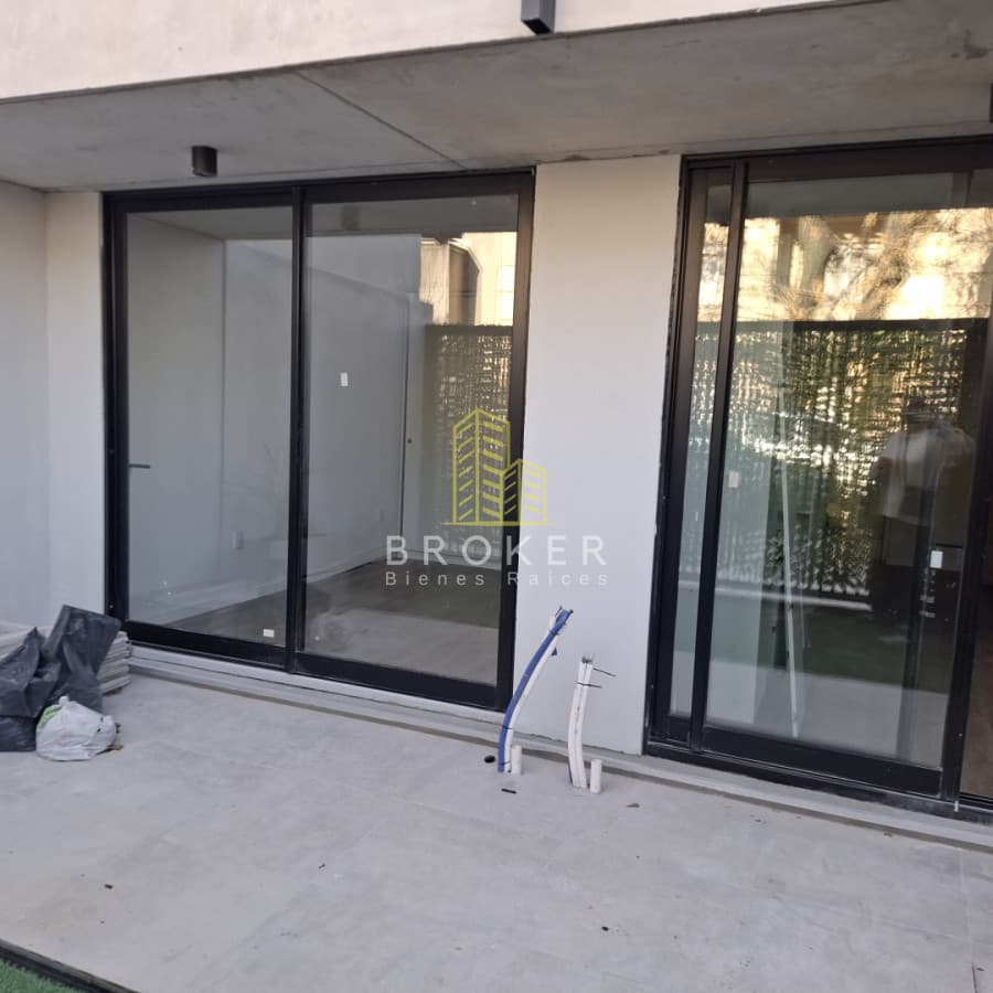 Venta Departamento 1 dormitorio Pocitos con Patio a estrenar, sin gtos. de conexion