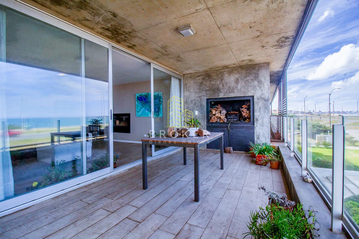 Venta Departamento Punta Del Este Playa Mansa, 3 suites, 200m2 y parrilla