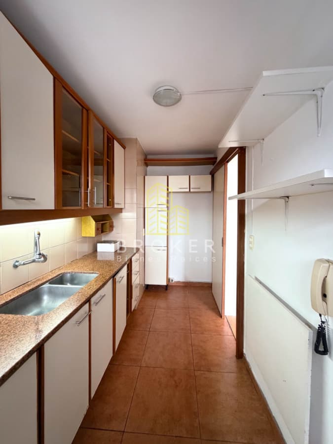 Venta Apartamento 2 dormitorios Pocitos Piso alto y garage!