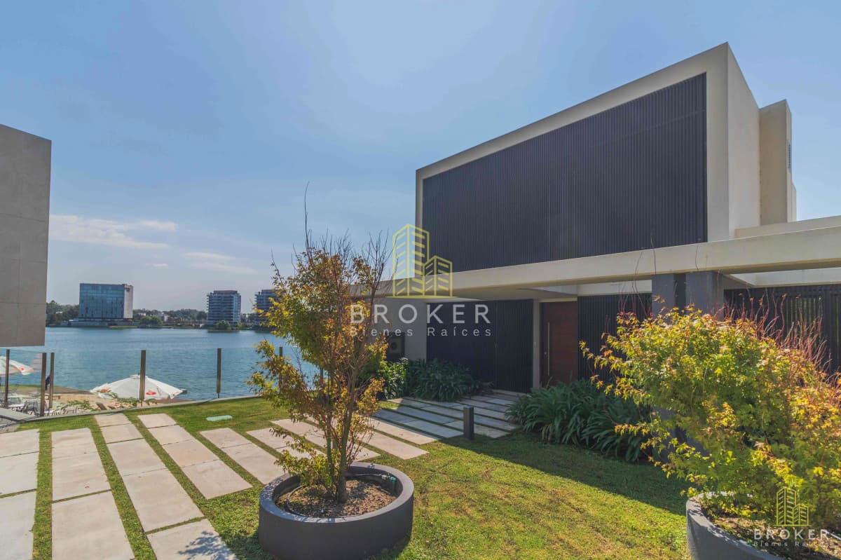 Venta Apartamento Carrasco, Triplex 3 Dormitorios