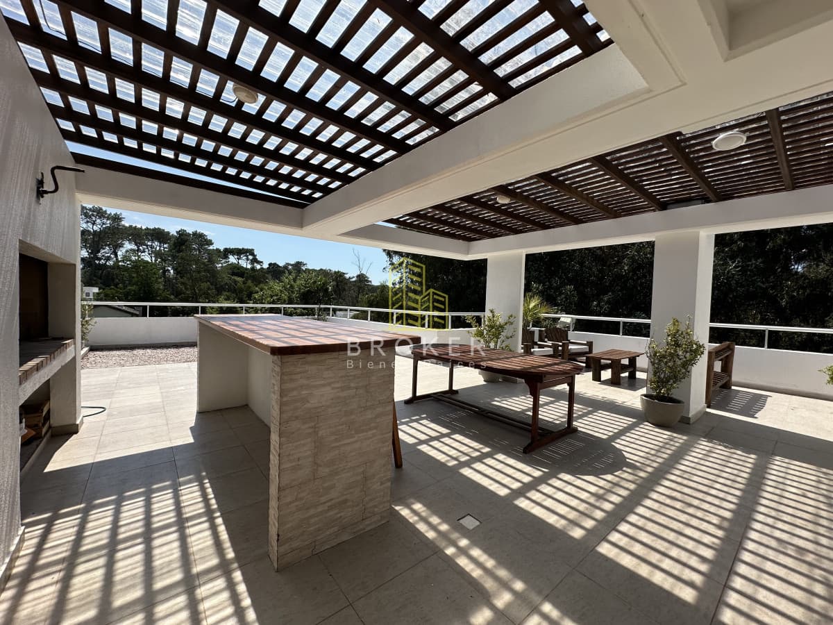 Venta de Penthouse en rincon del indio, tres dormitorios y terraza. Punta del Este, Uruguay