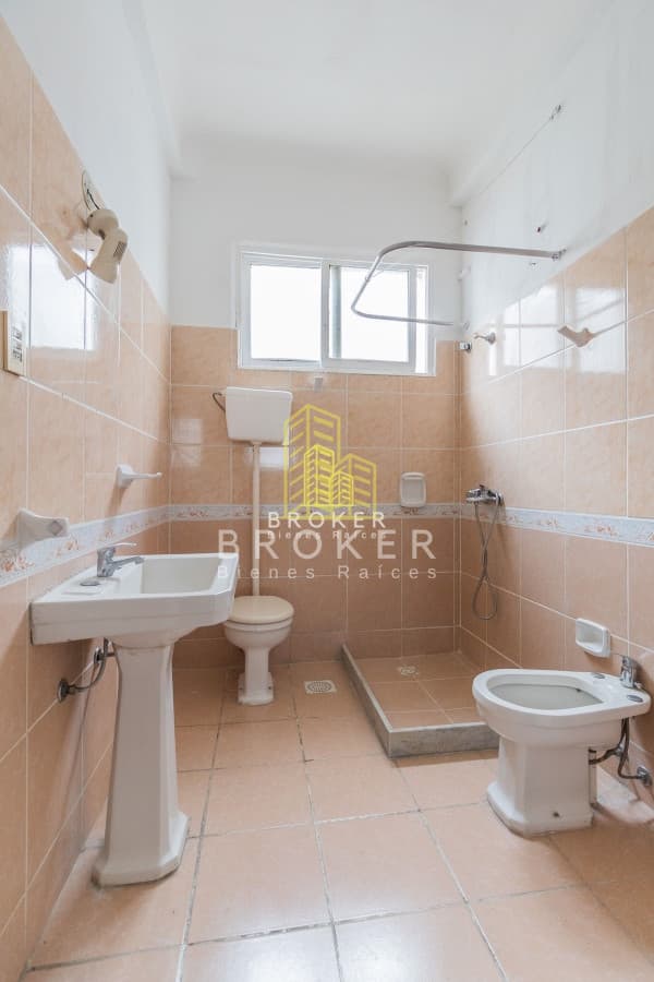 Apartamento 4 dormitorios en Centro Sur Montevideo