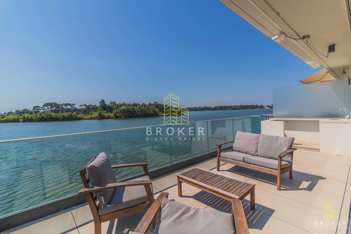 Venta Apartamento Carrasco, Triplex 3 Dormitorios
