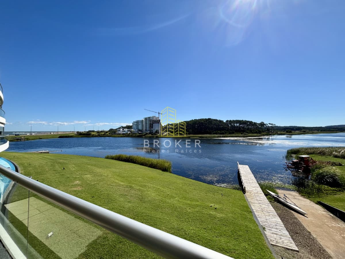 Venta apartamento 2 dormitorios punta del este parrillero estufa a leña vista