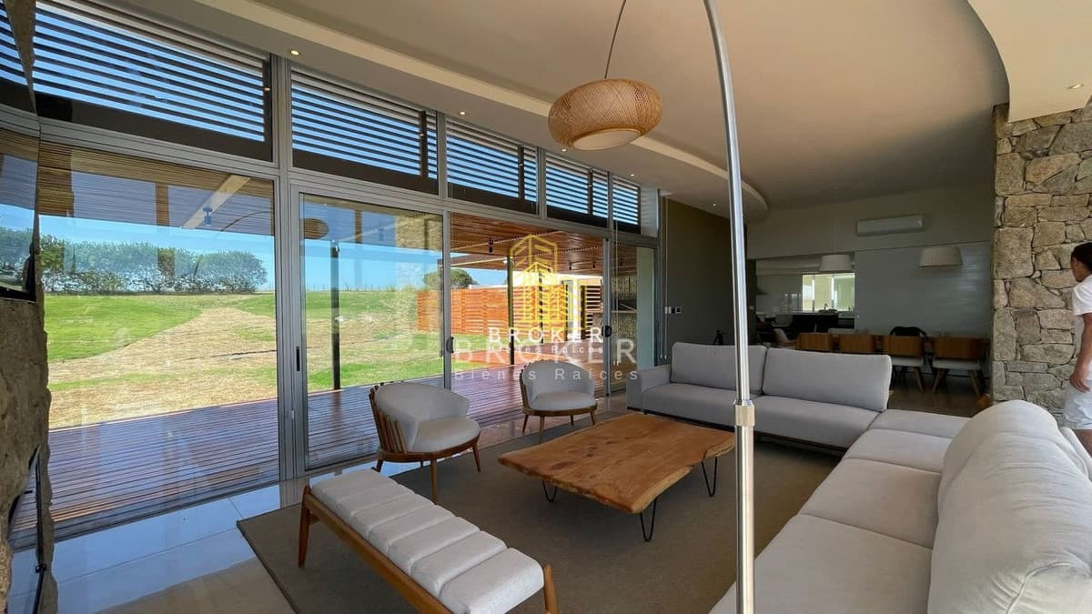 Venta De Casa En Pueblo Mio Manantiales, 4 dormitorios