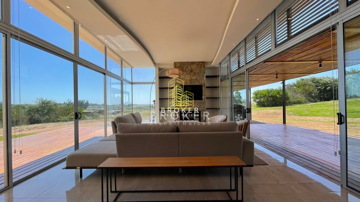 Venta De Casa En Pueblo Mio Manantiales, 4 dormitorios
