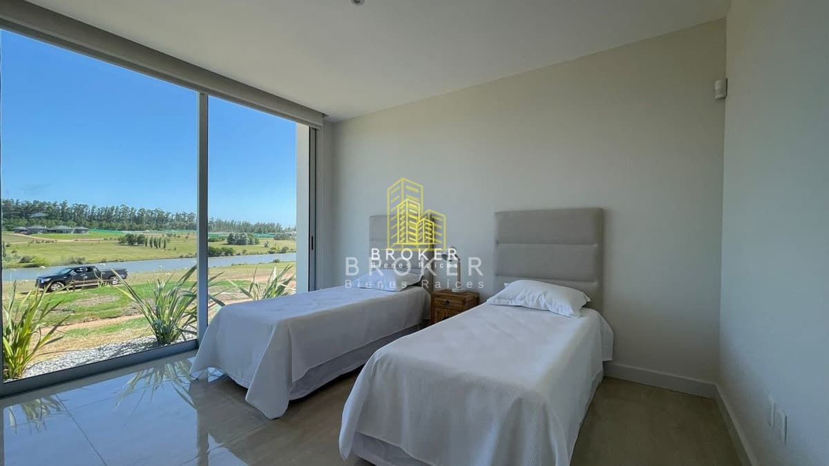 Venta De Casa En Pueblo Mio Manantiales, 4 dormitorios