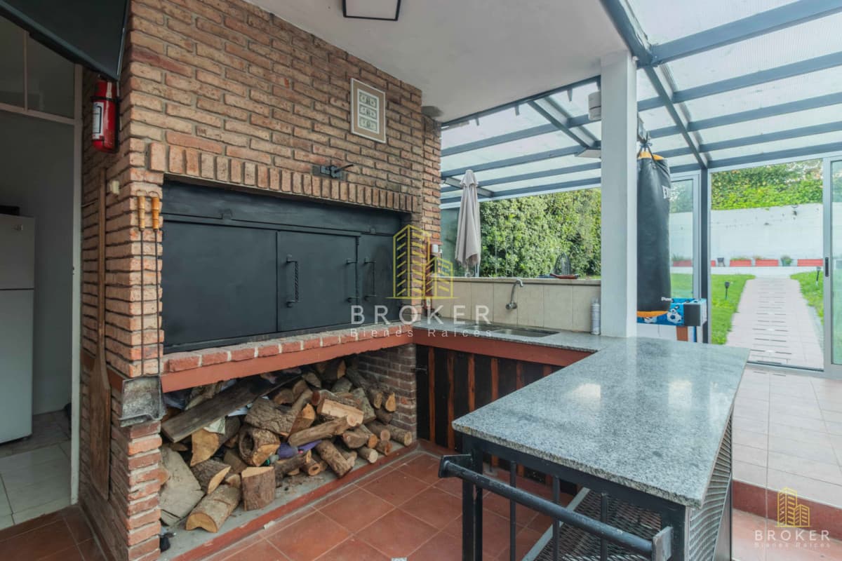 Venta Casa 3 dormitorios Malvin Piscina Barbacoa 2 cocheras