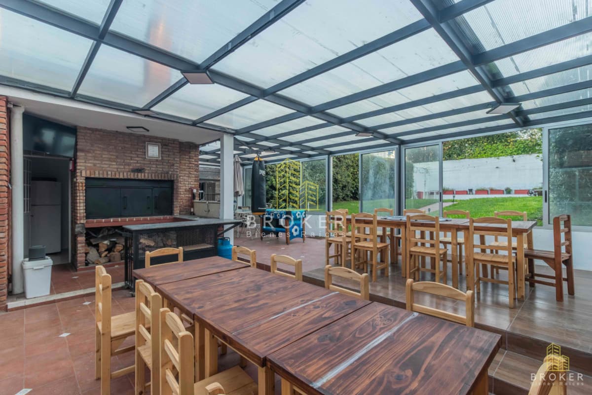 Venta Casa 3 dormitorios Malvin Piscina Barbacoa 2 cocheras