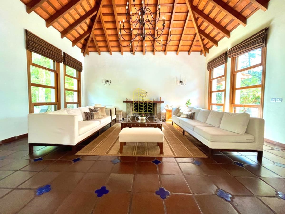 Alquiler anual de hermosa casa en barrio golf