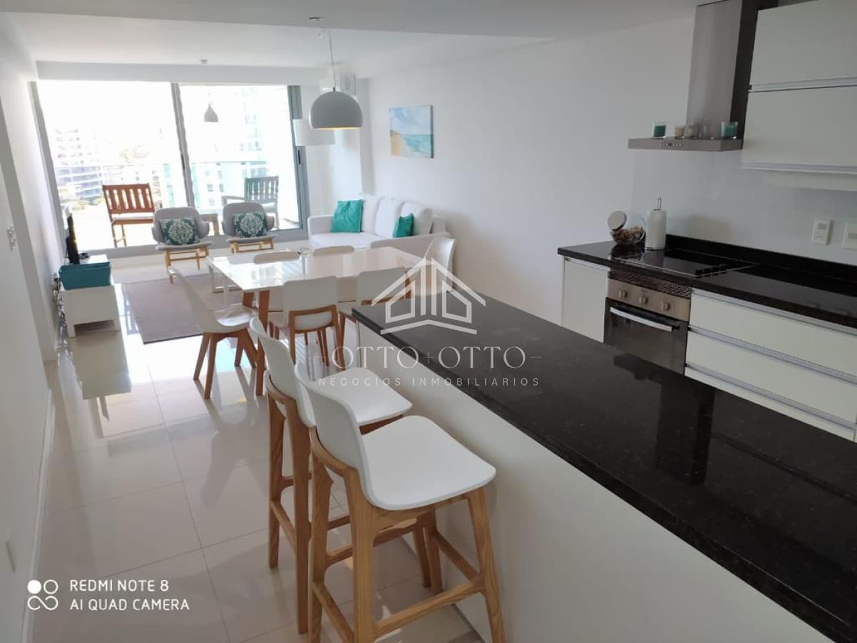 Venta apartamento tres dormitorios punta del este edificio torre esmeralda