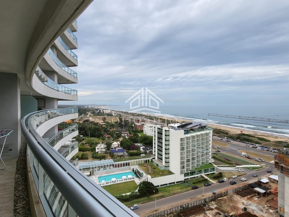 Apartamento en venta, 4 dormitorios en playa brava punta del este