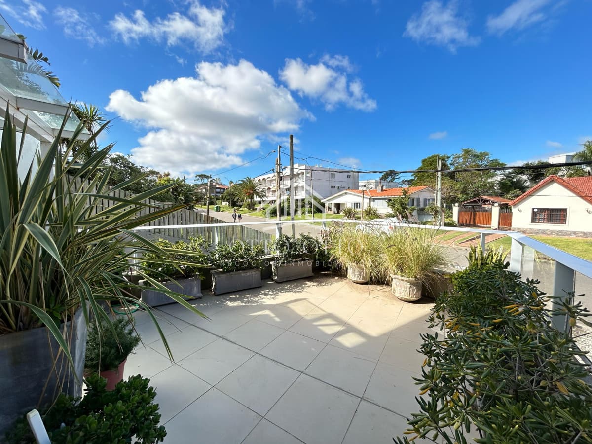 Venta apartamento un dormitorio punta del este edificio Ten Mansa vista al mar