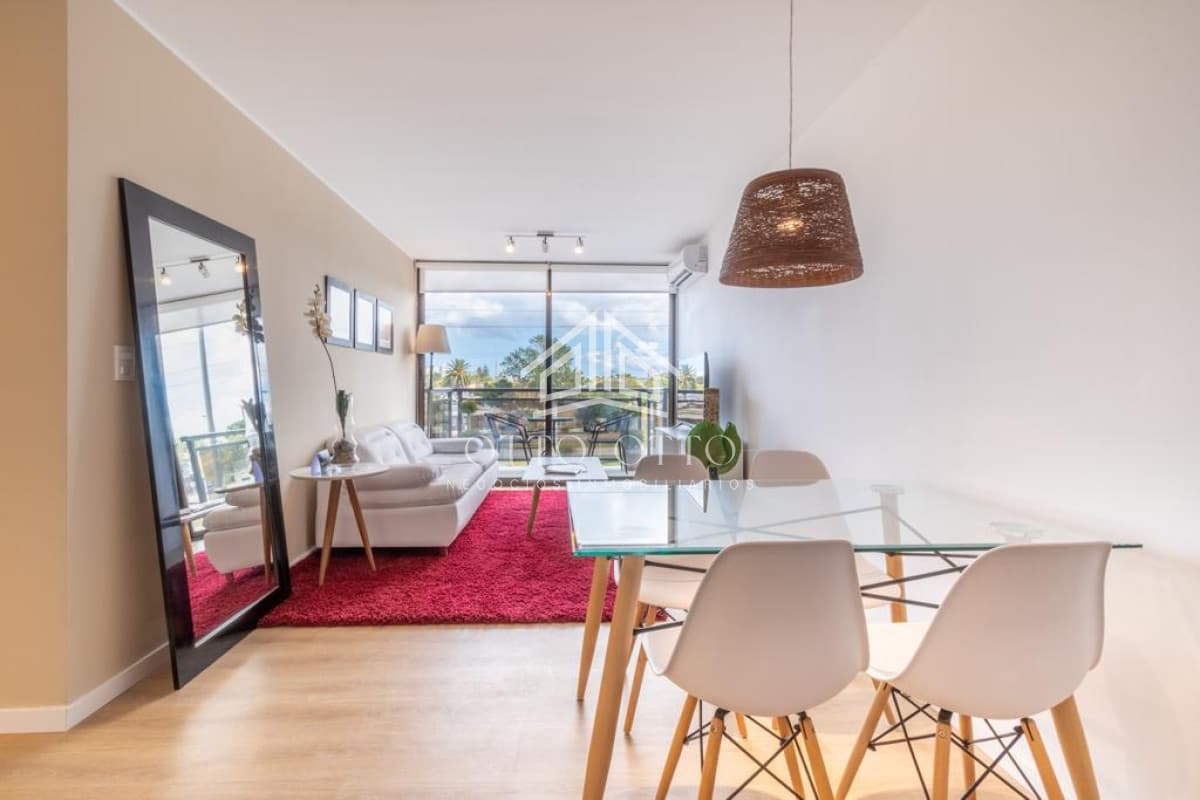 Apartamento de 2 dormitorios en venta Punta del Este