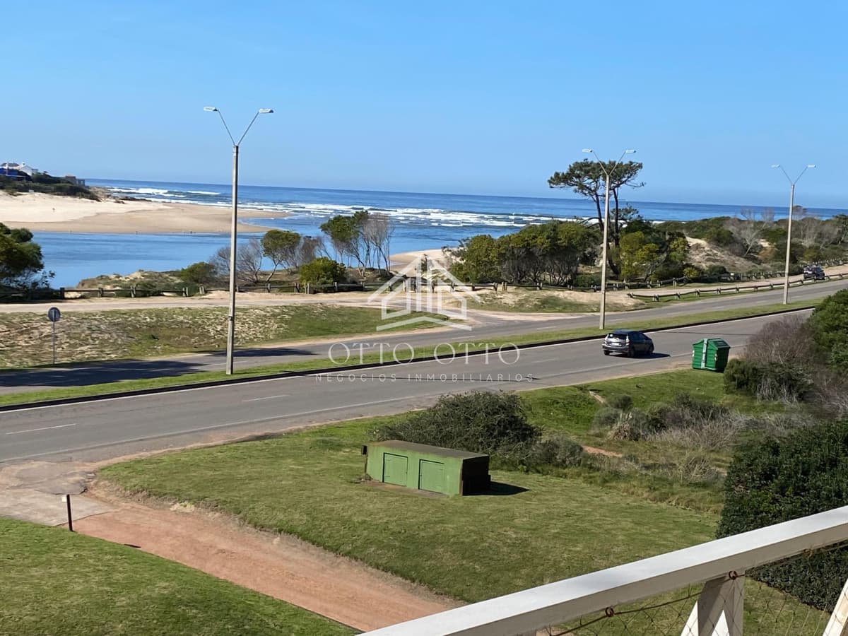 HERMOSO APARTAMENTO DOS DORMITORIOS EN BRAVA