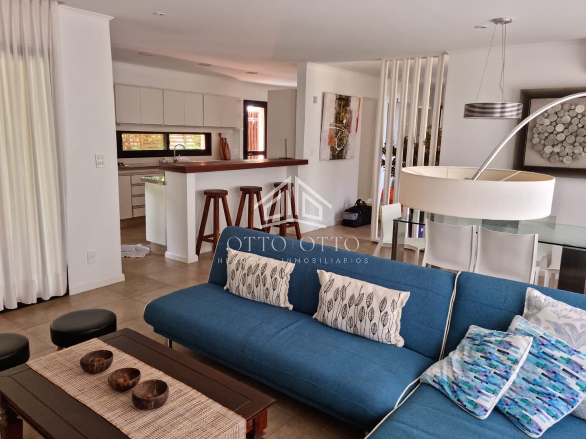 Venta casa dos dormitorios Punta del este Pinares parrillero