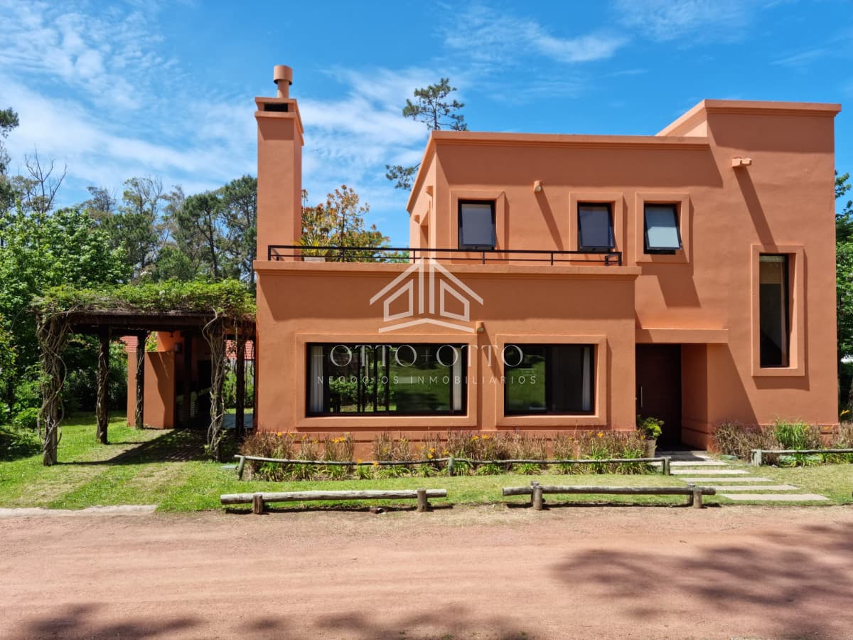 Venta casa dos dormitorios Punta del este Pinares parrillero