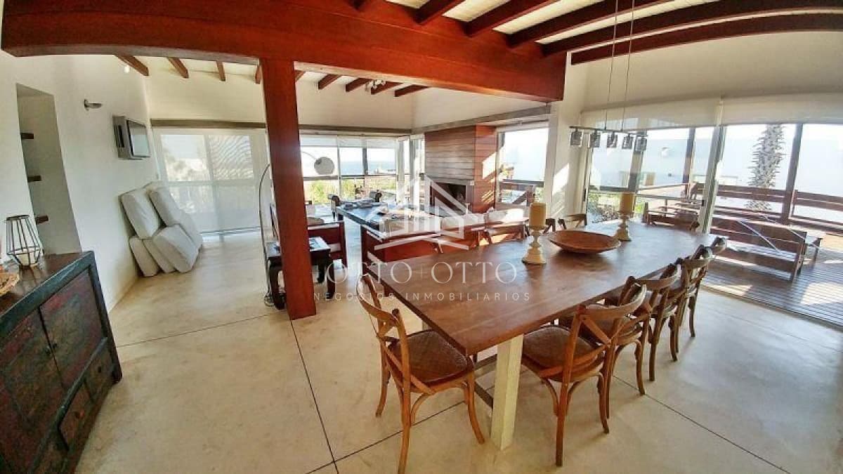 Hermosa casa en venta Punta Piedras  6 dormitorios!